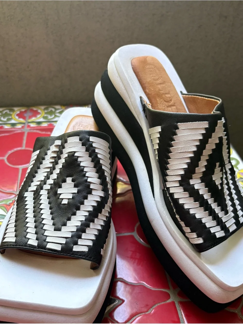 L'Amour des Pieds Eviana Black & White Platform Slide